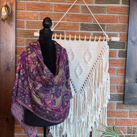 Beautiful Scarf - Picture 2 of 3